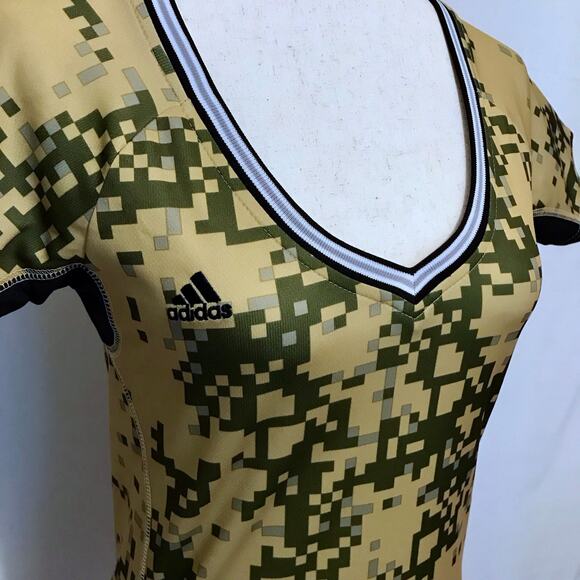 Adidas NWOT NBA Pixelated Short Sleeves Jersey Women S - Picture 3 of 13